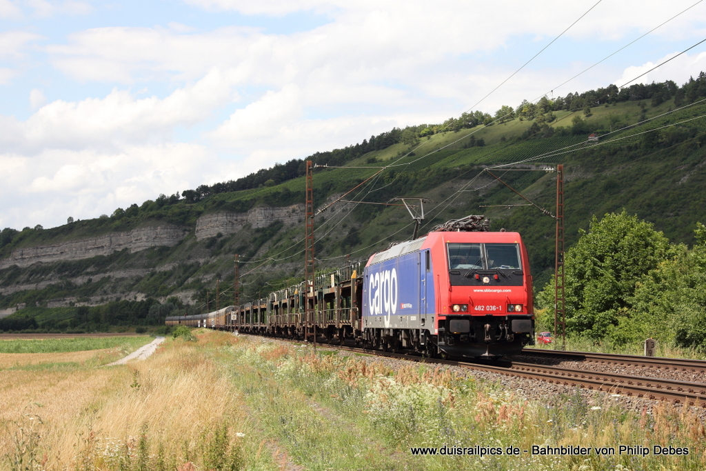 482 036-1 (SBB Cargo) fhrt am 10. Juli 2012 um 15:26 Uhr mit einem Gterzug durch Thngersheim