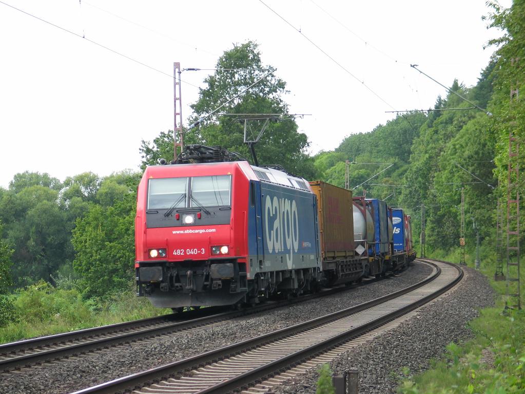 482 040 fuhr am 14. August 2010 vermutlich mit dem DGS 43021 Hmb Billwerder-Gallarate am B-Leinetal(KBS 350/km 63.808) Richtung Kreiensen.