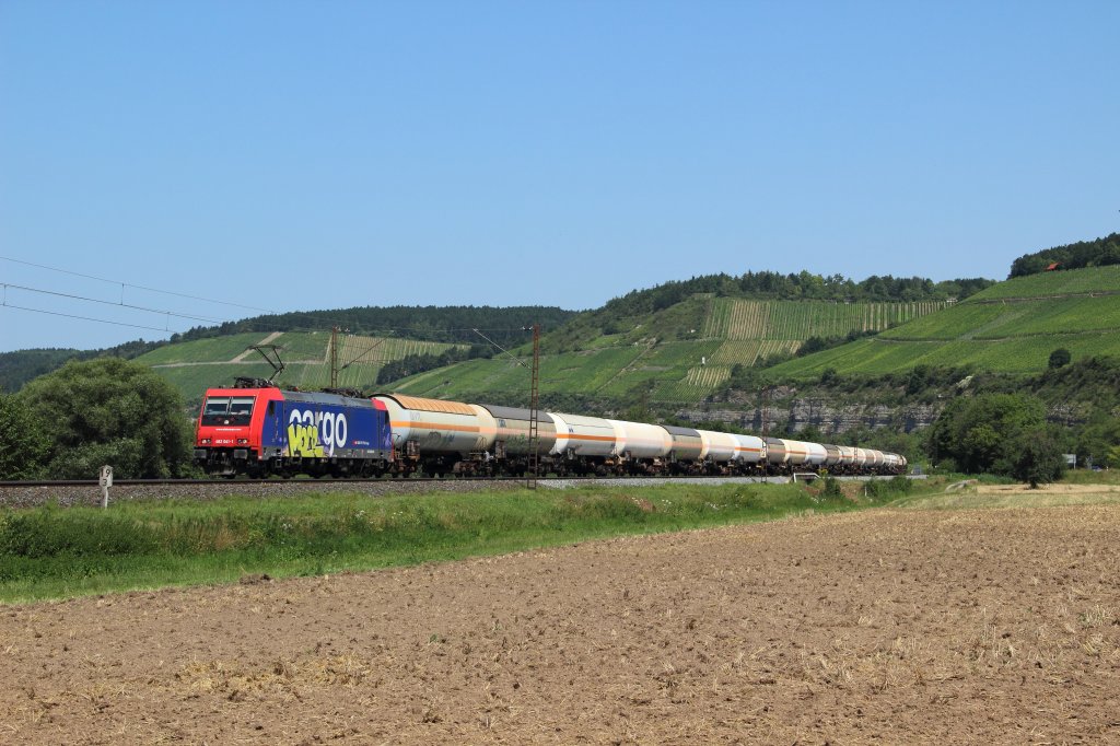 482 041-1 mit einem Kesselwagenzug in Himmelstadt am 24.07.2012
