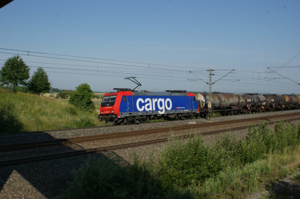 482 045-2 mit einen Kesselwagenzug bei Iphofen am 29.06.2011