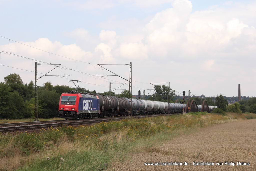 482 046-0 (SBB Cargo) fhrt am 10. August 2013 um 12:27 Uhr mit einem Gterzug durch Elze