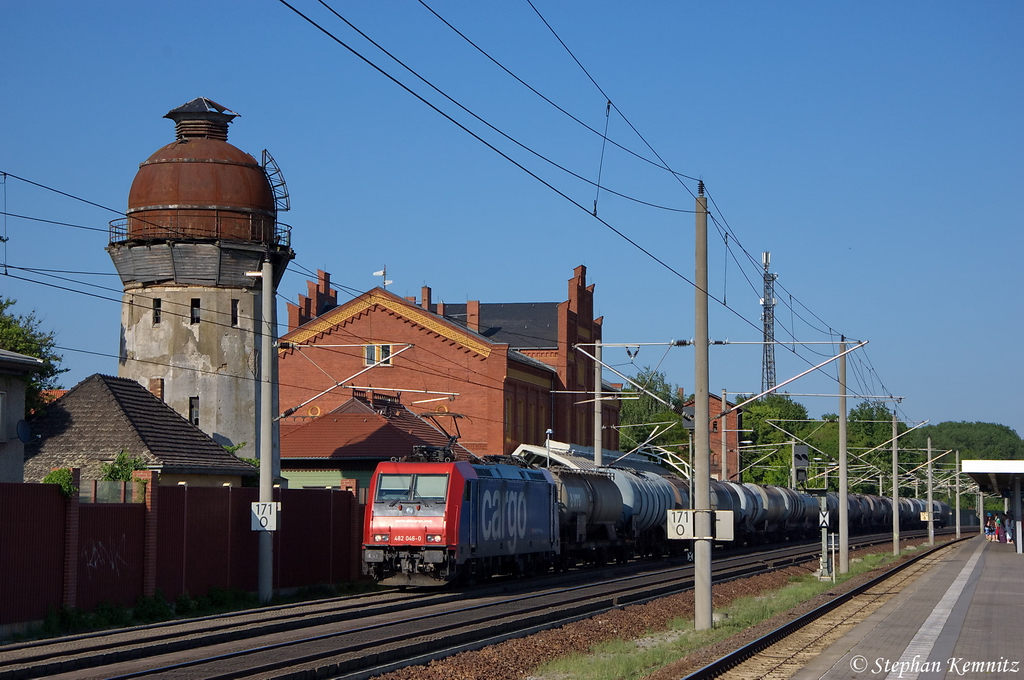 482 046-0 SBB Cargo fr HSL Logistik GmbH mit einem Kesselzug in Rathenow, in Richtung Stendal unterwegs. 20.05.2012
