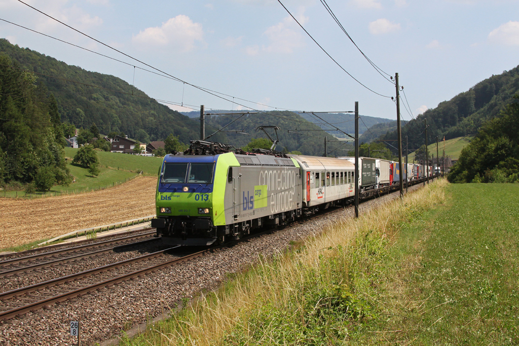 485 013 mit einer Rola am 28.06.2011 bei Tecknau.