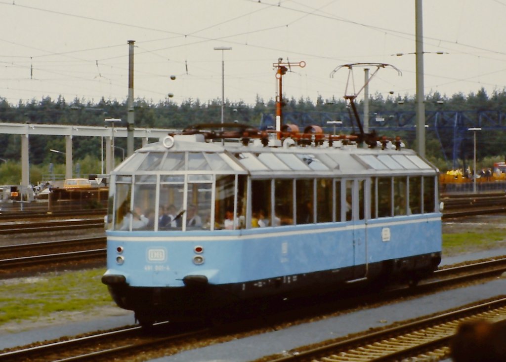 491 001 auf der Fahrzeugparade  Vom Adler bis in die Gegenwart , die im September 1985 an mehreren Wochenenden in Nrnberg-Langwasser zum 150jhrigen Jubilum der Eisenbahn in Deutschland stattgefunden hat.