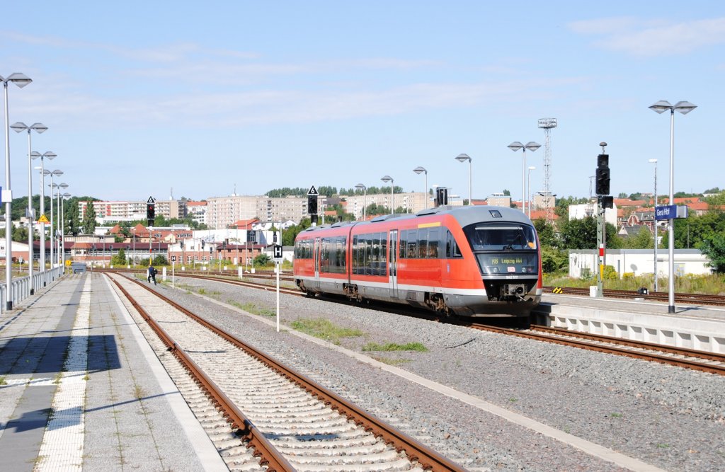 4.9.2010 15:12 DB AG Baureihe 642 517 als RB aus Zeulenroda unterer Bahnhof nach Leipzig Hbf bei der Ausfahrt aus Gera Hauptbahnhof.