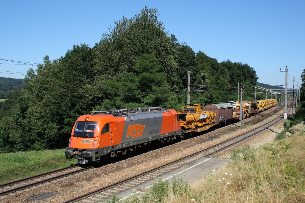 5 Bilder, 5 verschiedene private EVU's. Den Anfang macht die RTS 1216.901 mit dem 48988 beim Bahnhof Hutten. 09.07.2010