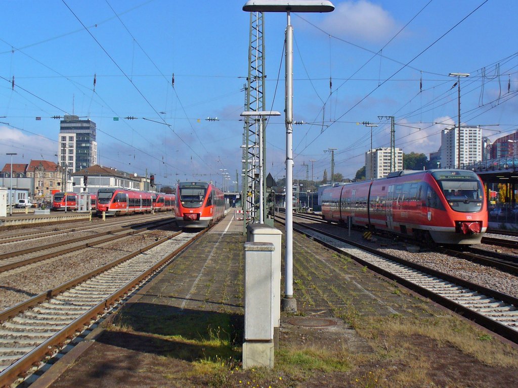 5 Talente stehen am 21.10.2011 in Kaiserslautern von links steht 643 025 als RB nach Lauterecken - Grumbach, 643 015 und 643 030 als RB nach Kusel, 643 026 als RB von Pirmasens und 643 023 als RB auf dem zurck nach Pirmasens