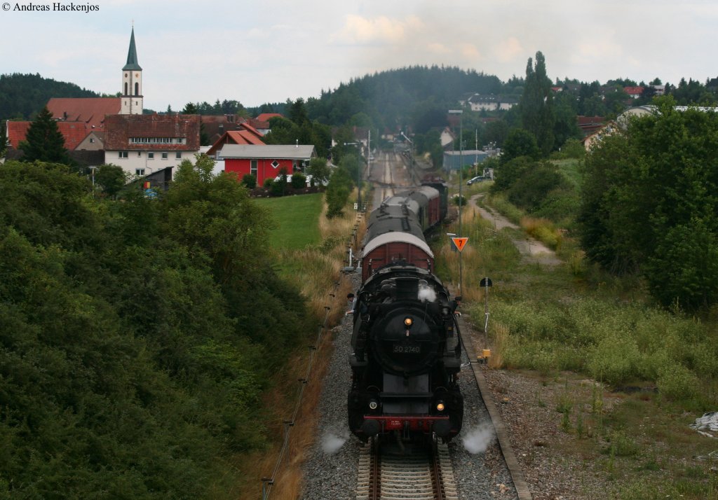 50 2740 mit dem DPE 92207(Karlsruhe Hbf-Seebrugg) und im Schlepp E44 170 am Schluss bei der Ausfahrt Lffingen 25.7.10