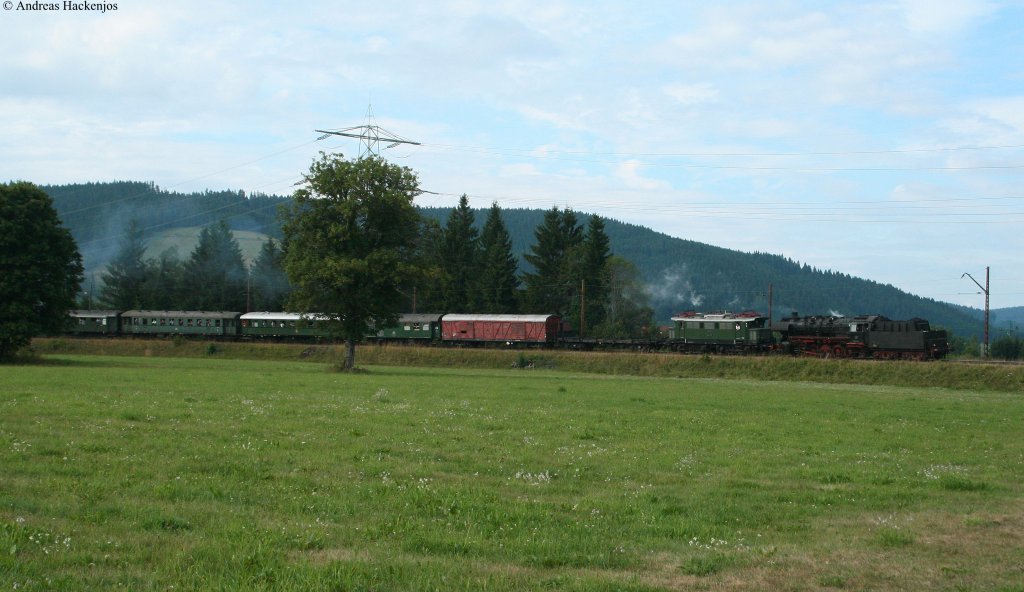 50 2740 mit dem DPE 92207(Karlsruhe Hbf-Seebrugg) und im Schlepp E44 170 am Schluss bei Titisee 25.7.10
