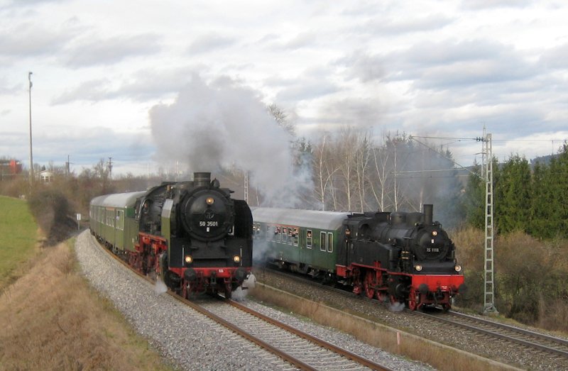 50 3501 mit dem DPE 33952 (Rottweil-Schwennigen (Neckar) und 75 1118 mit dem DPE 33960 (Rottweil-Spaichingen) bei Rottweil-Saline am 28. Oktober 2009.