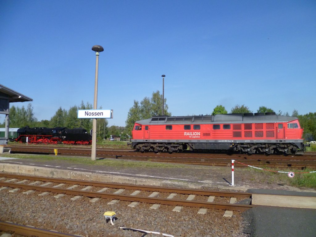 50 3610-8 und 241 353-2 standen im Bahnhof zum BW Fest in Nossen am 24.09.11.

