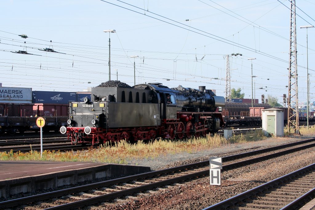 50 3610 am 03.09.2011 kurz vor der �bernahme des Sonderzuges der Historischen Eisenbahn Frankfurt zum Dampflokfest im DLW Meiningen im Hbf Schweinfurt. Als Schublok fungiert 23 042 (nicht im Bild) die den Zug zuvor von Frankfurt/Main hierher gebracht hatte.