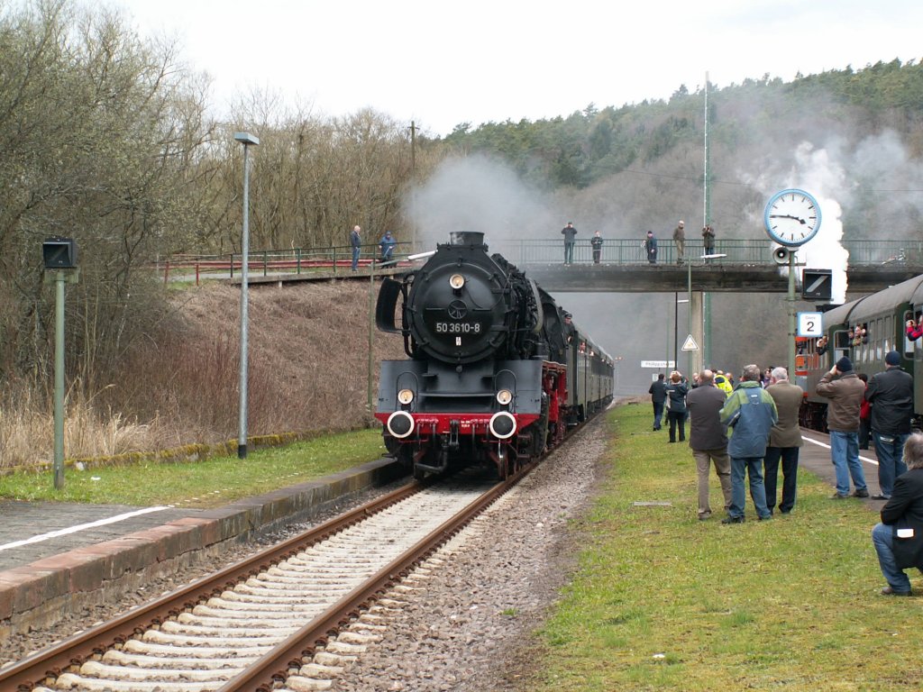 50 3610 im Rahmen des Dampfspektakel 2010 am 2.4. in Phillipsheim auf dem Weg nach Trier.