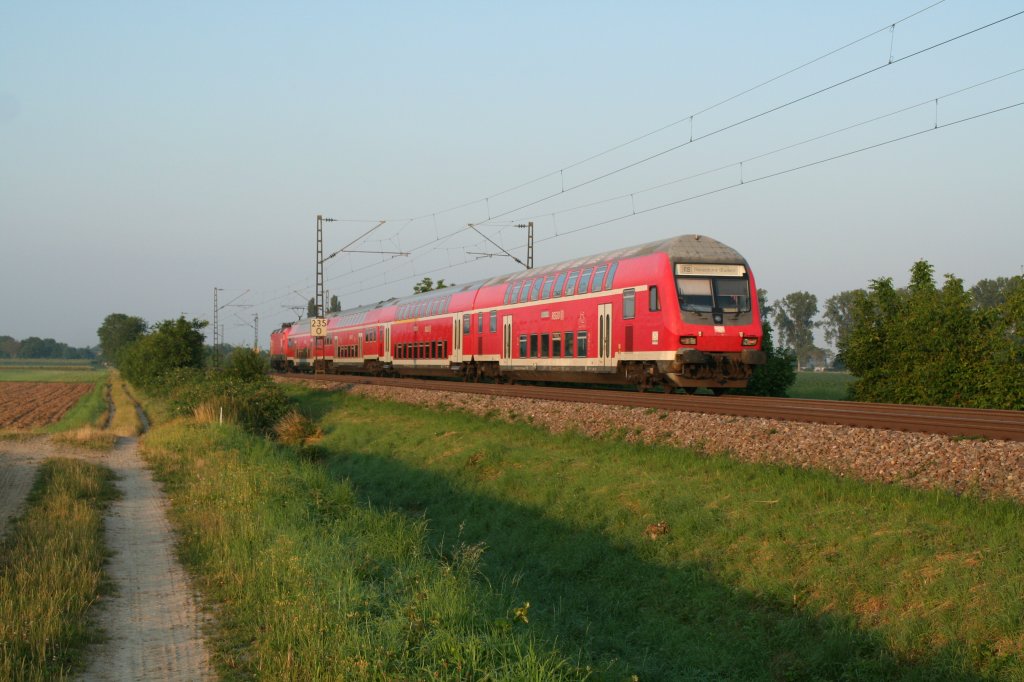 50 80 80-35 301-6 als Steuerwagen in der RB 26545 von Freiburg (Breisgau) Hbf nach Neuenburg (Baden) am Morgen des 08.07.13 kurz vor Mllheim (Baden).