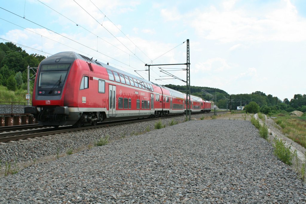 50 80 86-81 056-3 in einem RE nach Basel Bad. Bf am 06.07.13 sdlich von Schliengen.