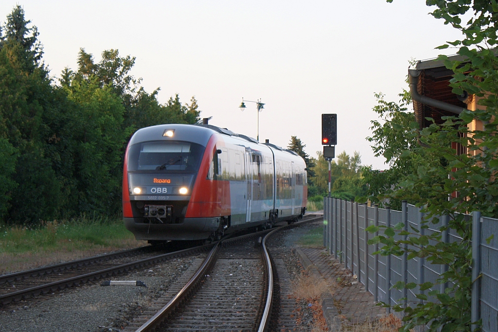 5022 035-7 fhrt am 03.August 2013 als R 2765 von Wr. Neustadt nach Aspang im Bf. Bad Erlach ein.