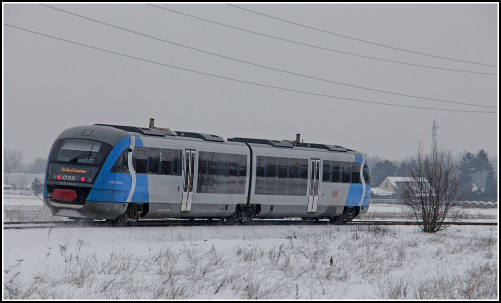 5022 045 als R 6423 (Wiener Neustadt - Puchberg am Schneeberg), aufgenommen bei der Ausfahrt aus Wiener Neustadt - 25.01.2013