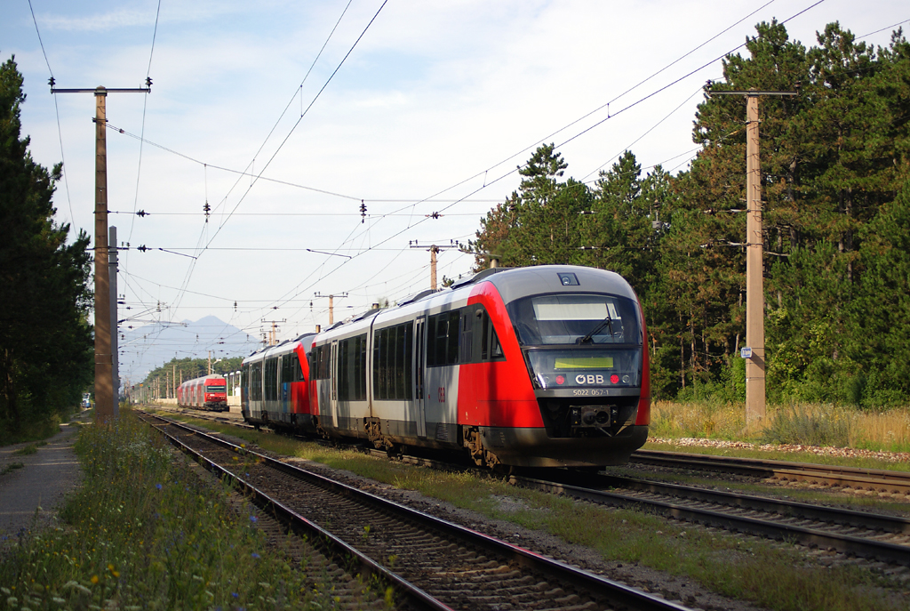 5022 047 u. 5022 057 durchfahren am 11.08.2010 bei der berstellung von Wiener Neustadt nach Graz den Bahnhof St.Egyden.