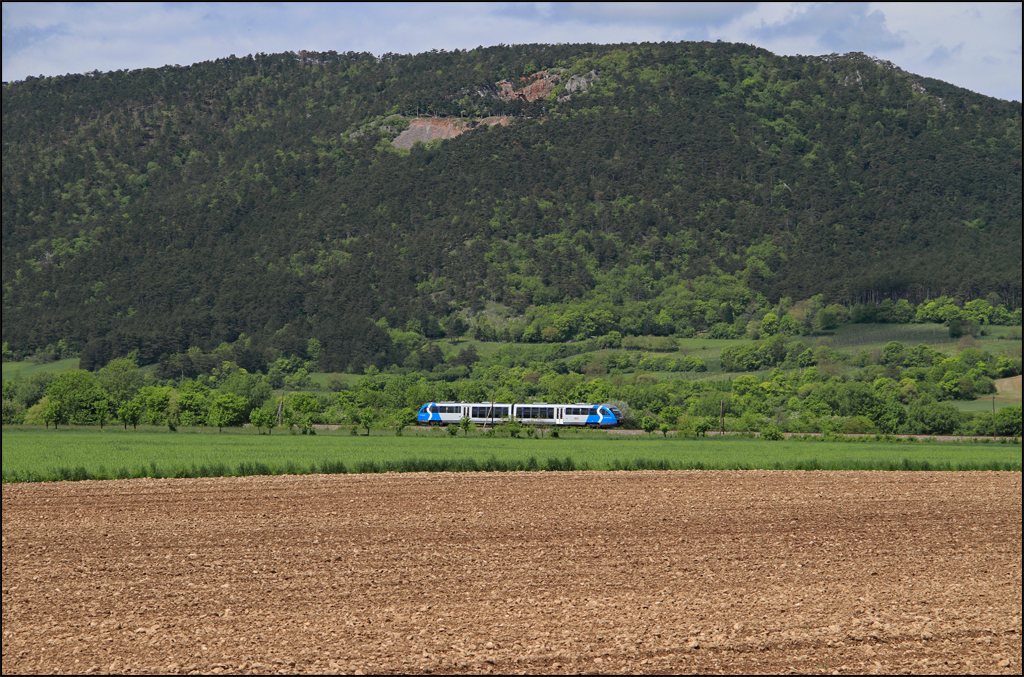 5022.045 als R 6415 von Wr.Neustadt nach Puchberg/Schneeberg. Im Hintergrund der Engelsberger Marmorsteinbruch.
Brunn an der Schneebergbahn 05.05.13