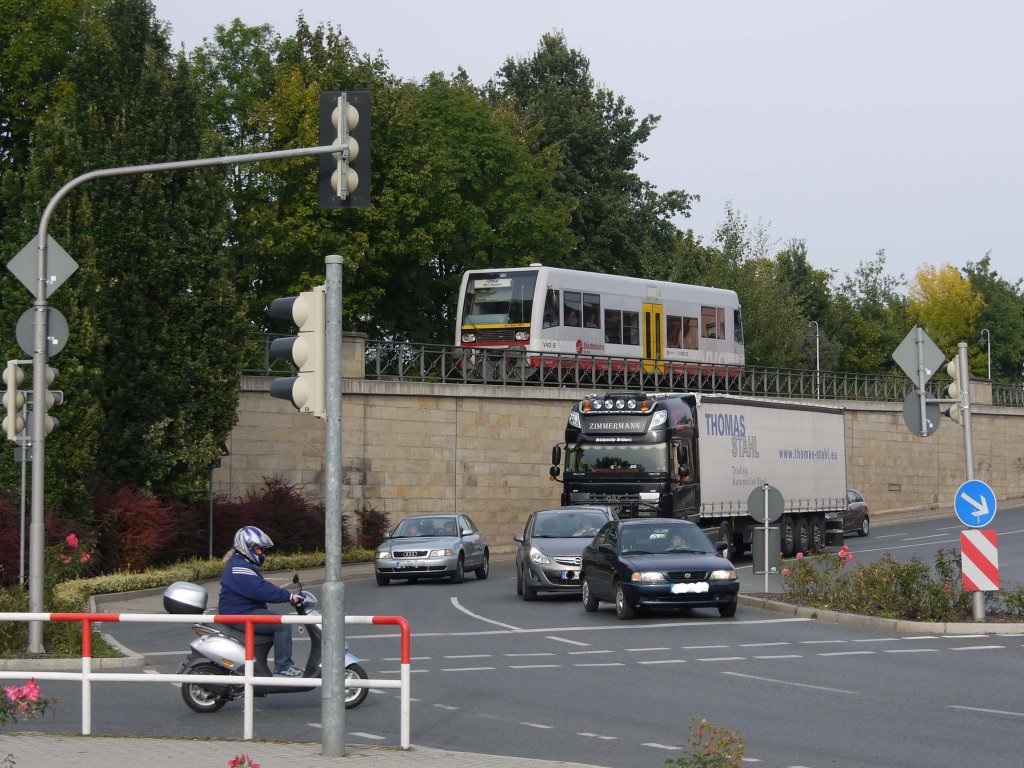 504 001 ehemals bei der Prignitzer Eisenbahn  Zauberwürfel  getauft - auf der Rampe zur Elbbrücke als SBS 32774 Pirna - Neustadt; 21.09.2012
