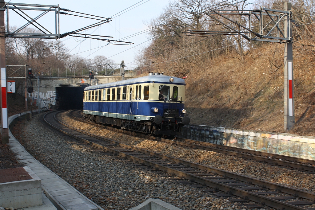 5042.14 als SR 14326 von Wien Meidling nach Ernstbrunn am 05.Februar 2012 kurz nach dem wiener Schnellbahntunnel.