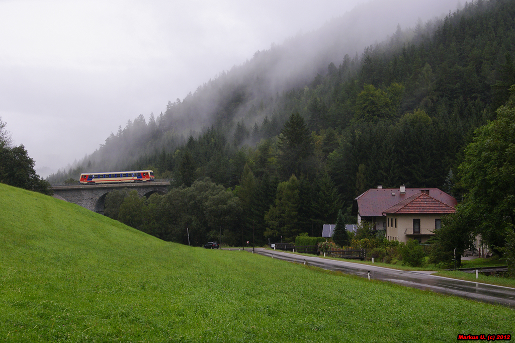 5047 001 berquert am regnerischen 01.09.2012 bei der Fahrt als Lp17366 von Pinkafeld nach Aspang das Ungerbachviadukt 1.