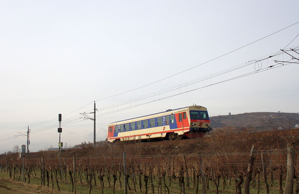 5047 026-9 f�hrt als R 7159 von Krems/Donau nach Absdorf-Hippersdorf. Hadersdorf am Kamp, 04.02.11
