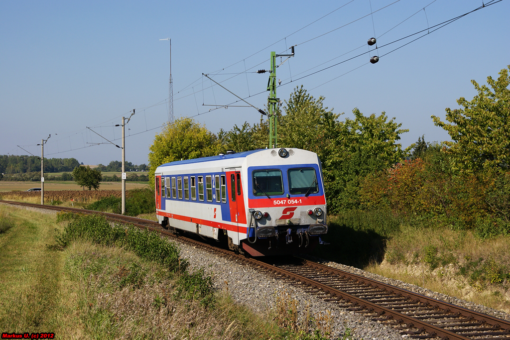 5047 054 fhrt am 18.09.2012 bei herrlichem Sptsommerwetter als REX7739 von Wiener Neustadt Hbf nach Deutschkreutz.