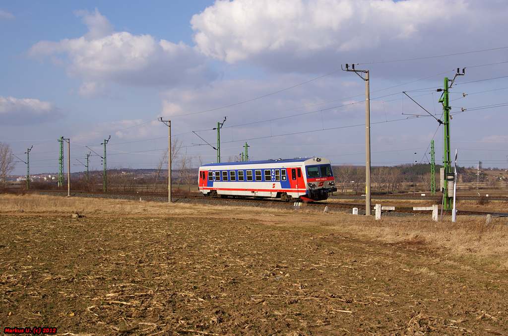 5047 058 fhrt als REX7739 von Wiener Neustadt Hbf nach Deutschkreutz. Harka/Ungarn, 09.03.2012
