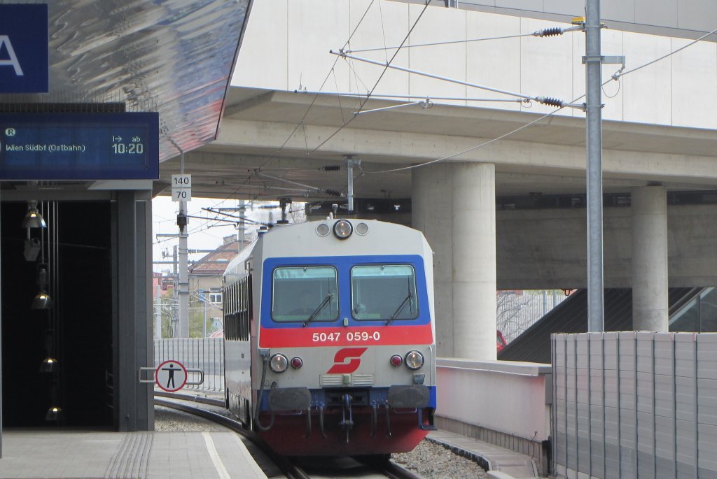 5047 059 als R 2565 (Raasdorf->Wien Sdbahnhof (Ostbahn)) in Wien Stadlau.(7.4.2012)