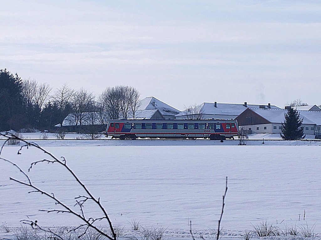 5047 076-4 in winterlicher Landschaft entlang der Hausruckbahn als R3472;101229