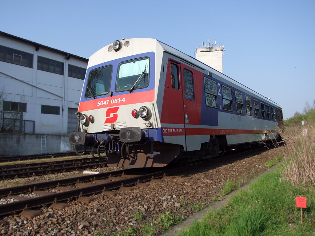 5047 081-4 ist als R5953 Richtung Neumarkt/Kallham unterwegs;100425