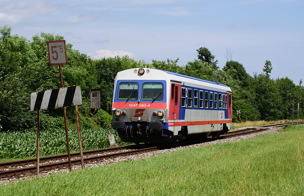 5047 095 fhrt als R2863 von Deutschkreutz nach Neckenmarkt-Horitschon. Unterpetersdorf, 21.06.2011