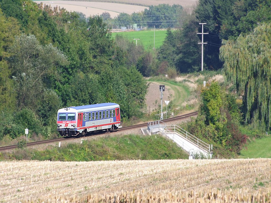 5047 098-8 rattert als R5960 bei Km20-0 auf der Innkreisbahn seinem Ziel entgegen;101003