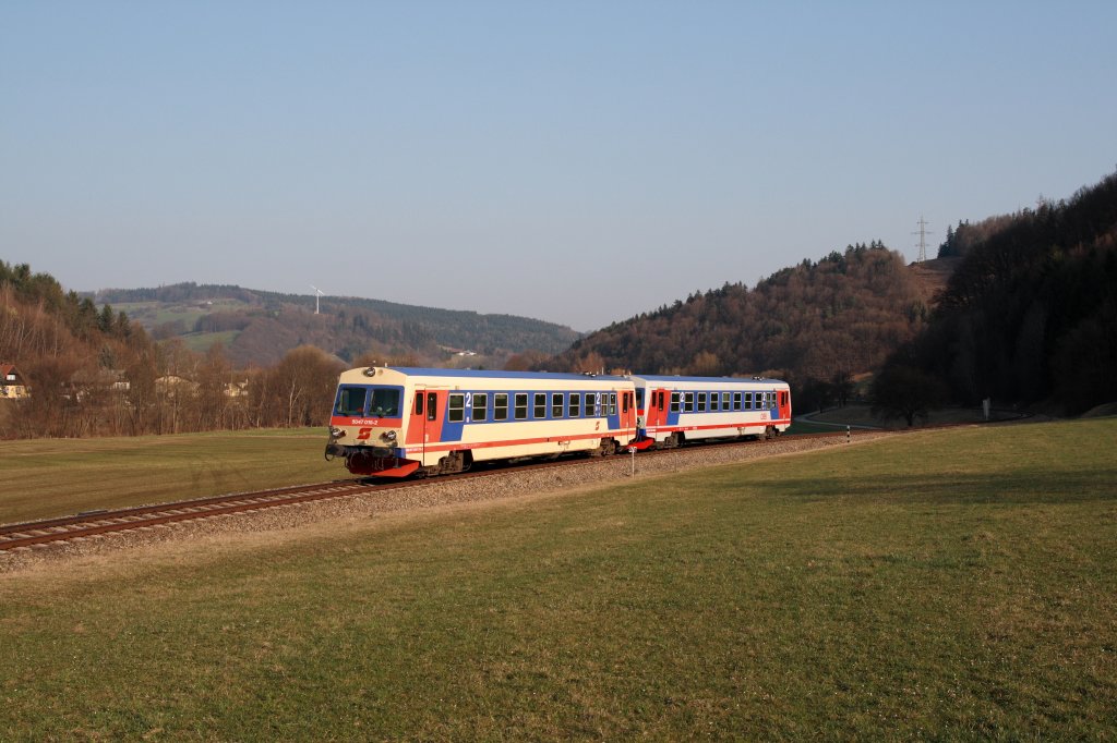 5047.015 und 039 als R 6606 nach Hainfeld kurz vor Traisen. 22.03.2012