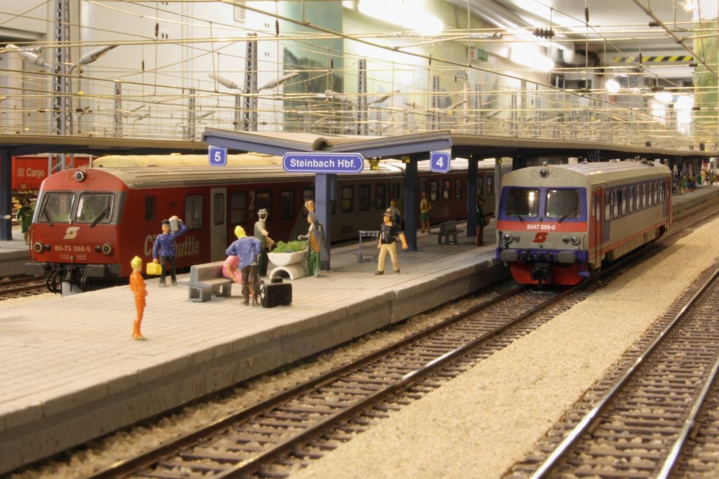 5047.059 und der Eilzug 1591 warten im Bahnhof Steinbach Hbf. auf ihre nchsten Einstze. Modelleisenbahn Knittelfeld