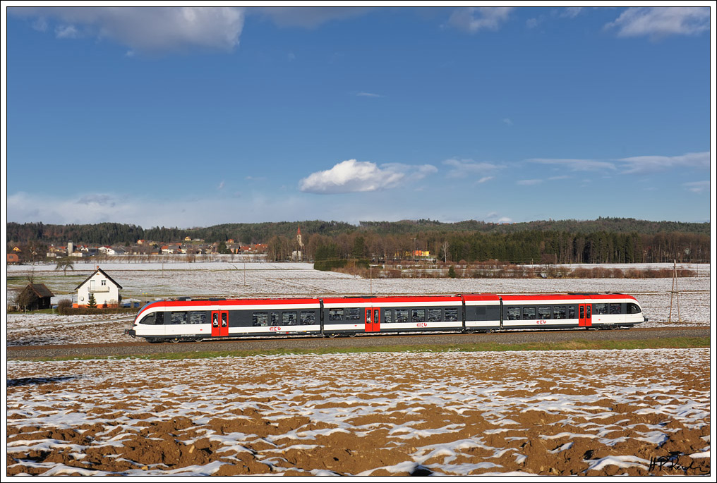 5063 005 als R 8592 von Wies-Eibiswald nach Graz Hbf. am 12.12.2010 kurz vor dem Bahnhof St. Martin-Bergla aufgenommen. Zur info: Am Sonntag verkehrt kein Zug ber den Neubauabschnitt der Koralmbahn.