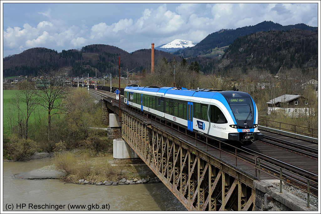 5063 008 ist unser einziger GTW im blauen S-Bahn Design. Am Foto ist er am 17.4.2013 bei der Retourfahrt von der RBa in Salzburg Gnigl als SLP 96275 nach Graz in Golling zu sehen. Ein herzliches DANKE an meinen Fotokollegen aus Salzburg fr Mitfahrgelegenheit von Salzburg bis Bischofshofen.