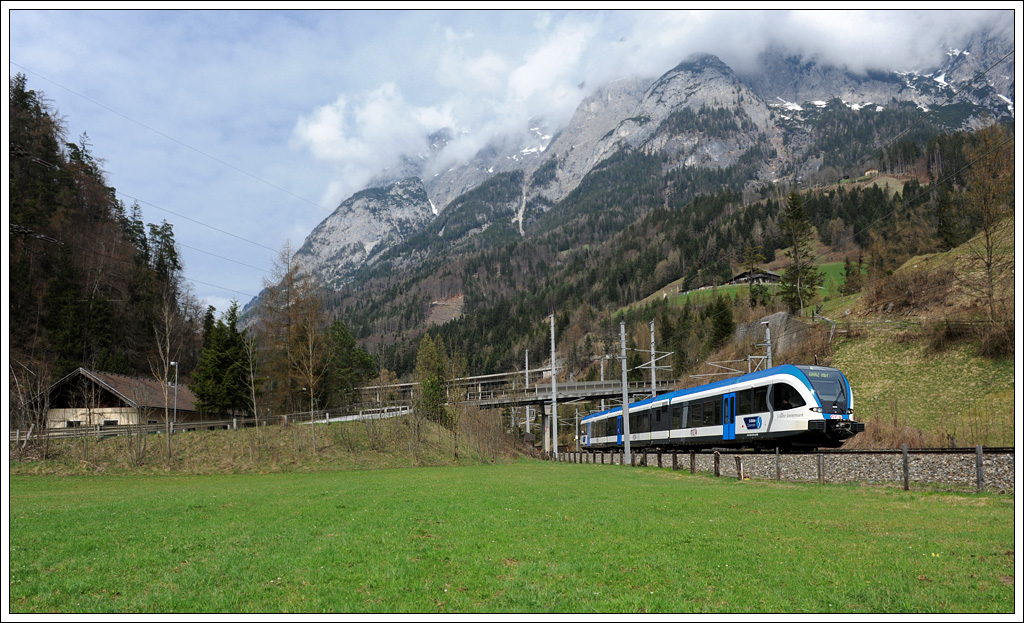 5063 008 ist unser einziger GTW im blauen S-Bahn Design. Am Foto ist er am 17.4.2013 bei der Retourfahrt von der RBa in Salzburg Gnigl als SLP 96275 nach Graz kurz vor Werfen zu sehen. Ein herzliches DANKE an meinen Fotokollegen aus Salzburg fr die Mitfahrgelegenheit von Salzburg bis Bischofshofen.