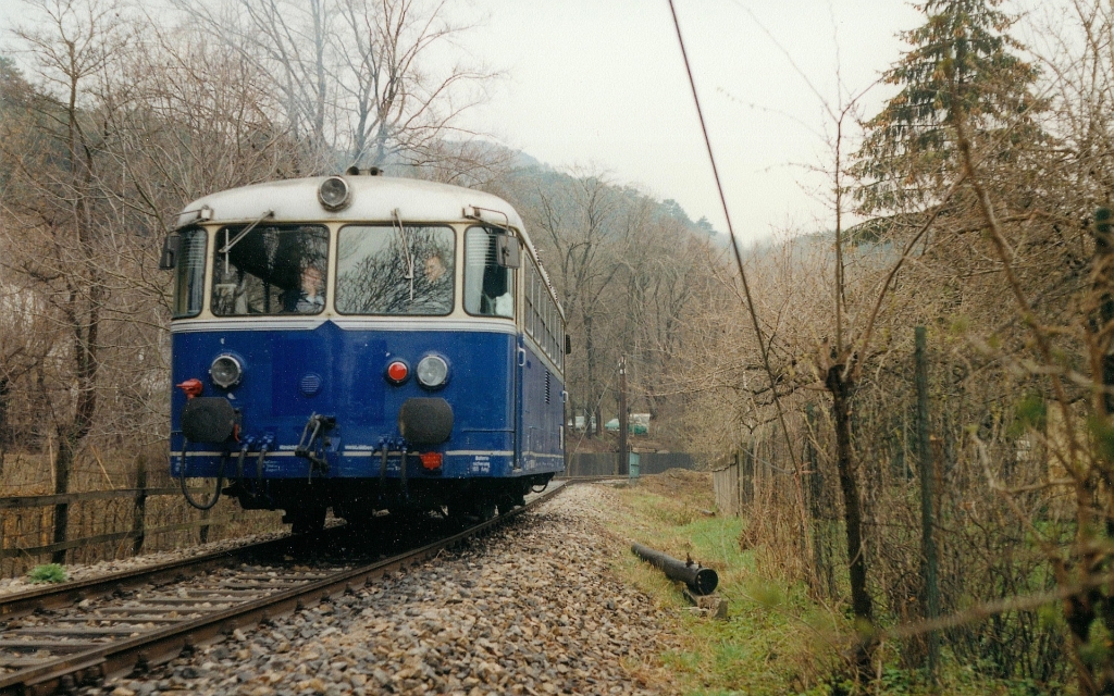 5081 001-9 am 12.April 1993 beim Km 3,2 Kaltenleutgebener Bahn Richtung Waldmhle fahrend. (Scan vom Fotopositiv)

