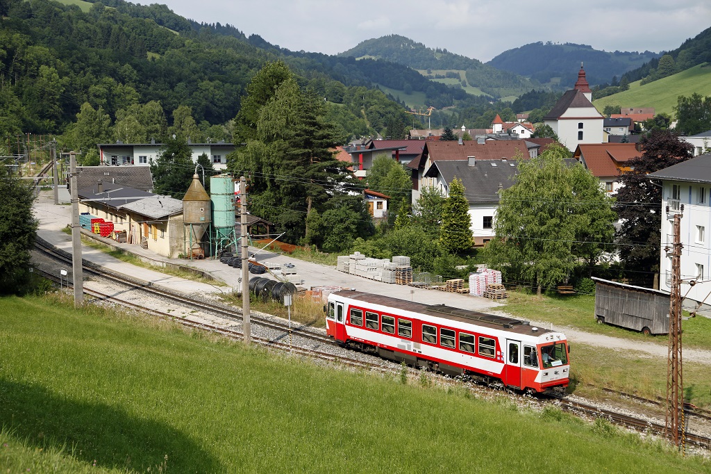 5090 012 als Zug 6833 in Frankenfels am 6.07.2013.