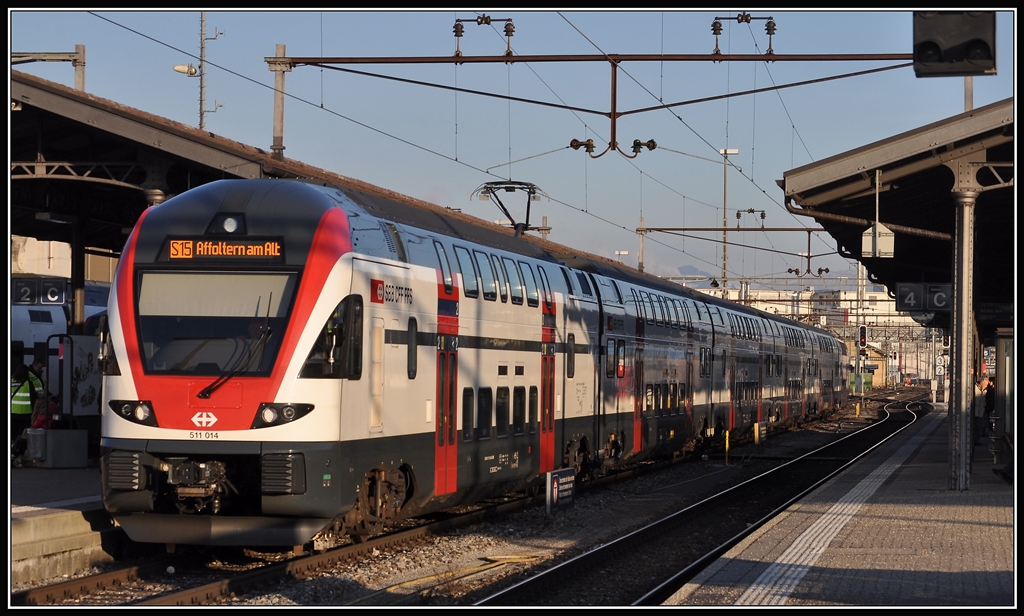511 014 verkehrt als S15 nach Affoltern am Albis. Rapperswil. (19.12.2012)