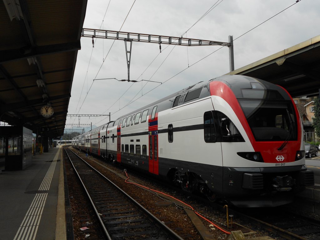 511 017 der SBB, steht am 24.08.2012 im Bahnhof Romanshorn.