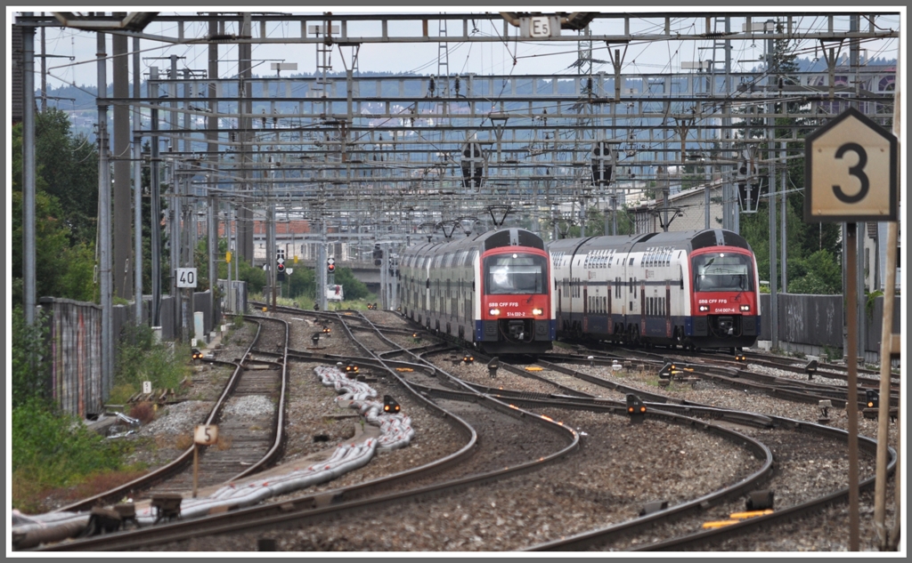 514 022-2 und 514 007-4 erreichen gemeinsam Zrich Oerlikon. (14.07.2011)