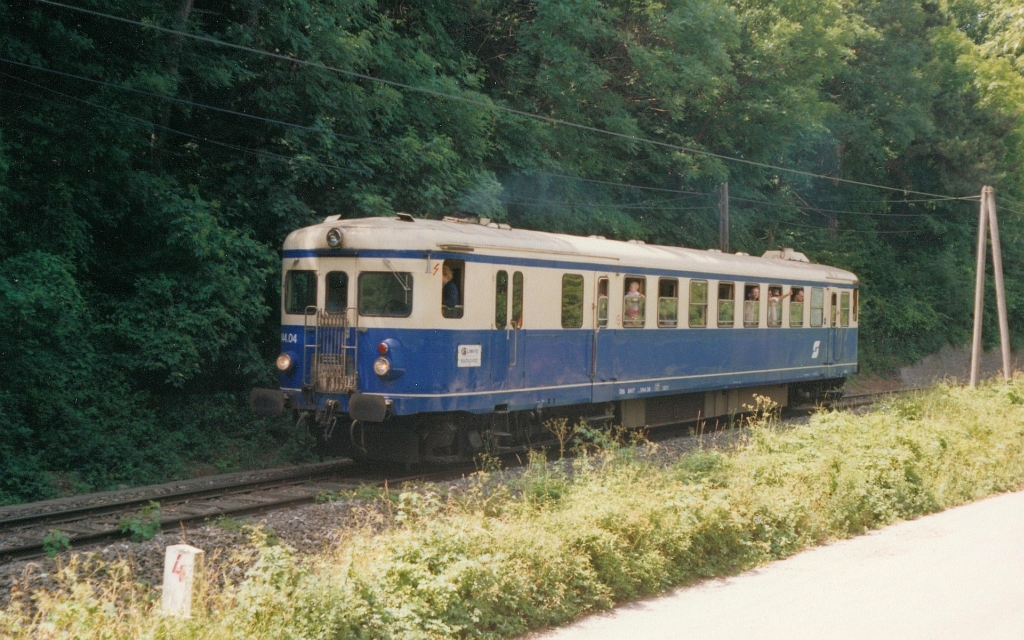 5144.04 am 19.Juni 1993 kurz nach der Hst. Neumhle in Richtung Liesing fahrend. (Scan vom Fotopositiv) 

