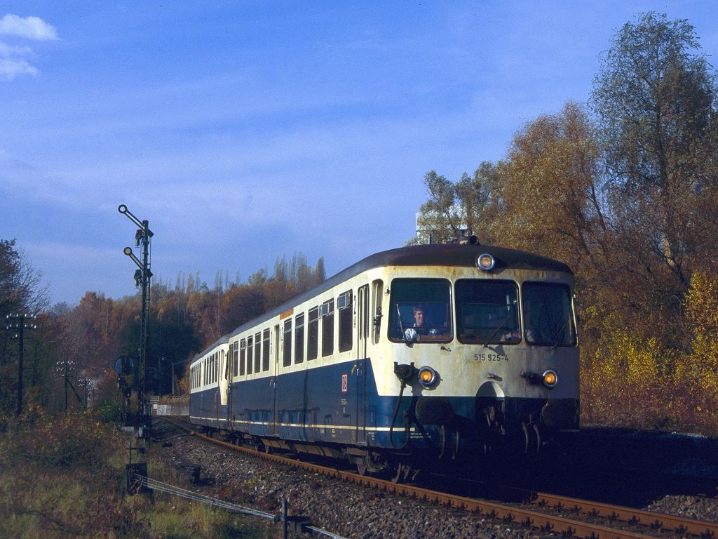 515 525 mit 815 817 bei der Einfahrt in Neanderthal, Oktober 1994
