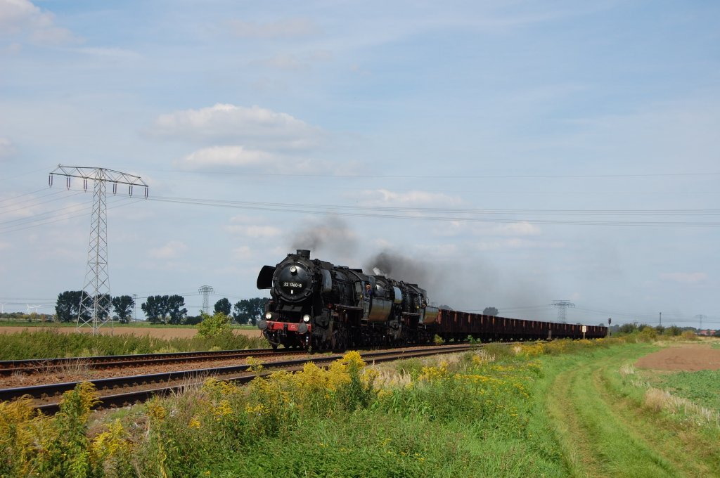 52 1360 und 52 8154 mit Gterzug am 12.09.2010 bei Grostorkwitz