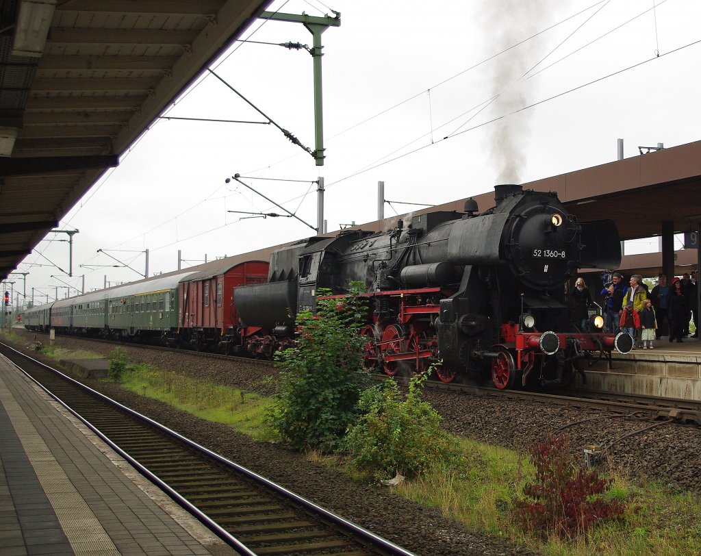 52 1360-8 steht nun Abfahrbereit nach Adelebsen im Bahnhof Gttingen. Aufgenommen am 26.09.2010.