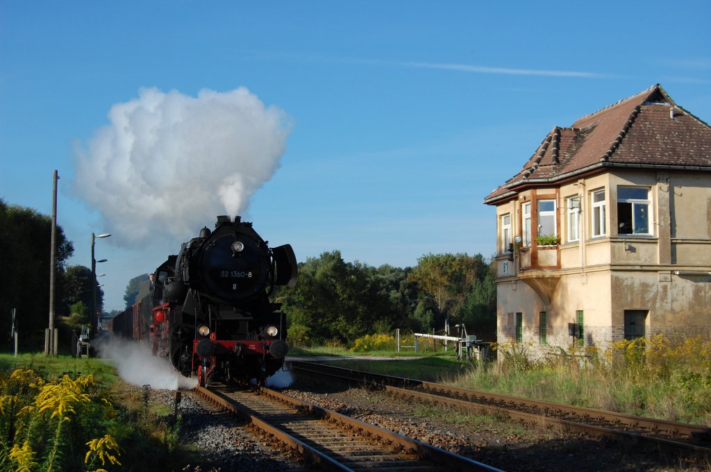 52 1360 mit Gterzug am 12.09.2010 in Reuden
