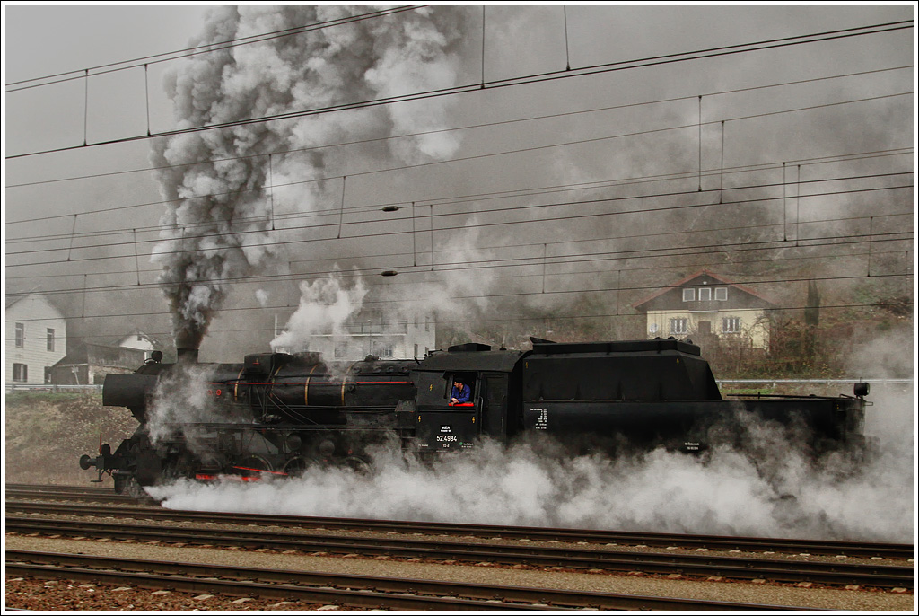 52 4984  Eberhard  bei der Ausfahrt in Gloggnitz. 
8.12.2009